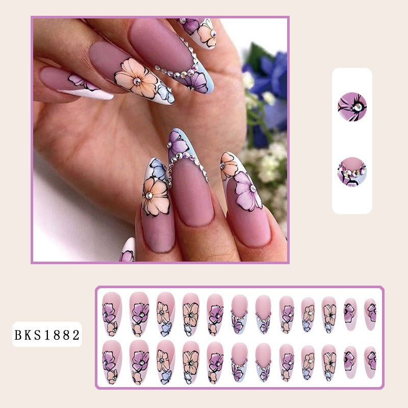 Almond manicure, natural look, trendy style, medium-length nails, patch effect.