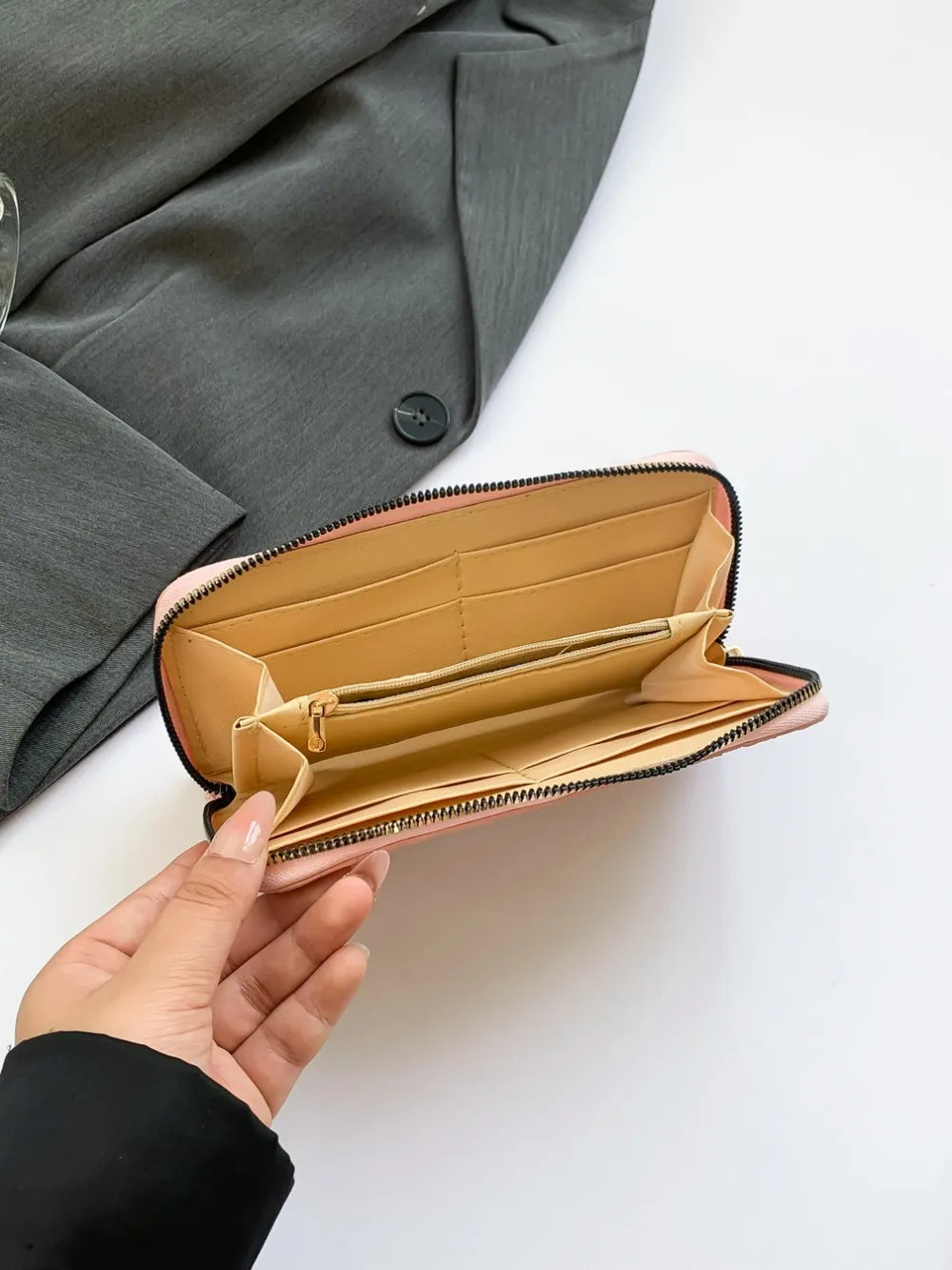12.81 USD Portefeuille en cuir PU couleur unie