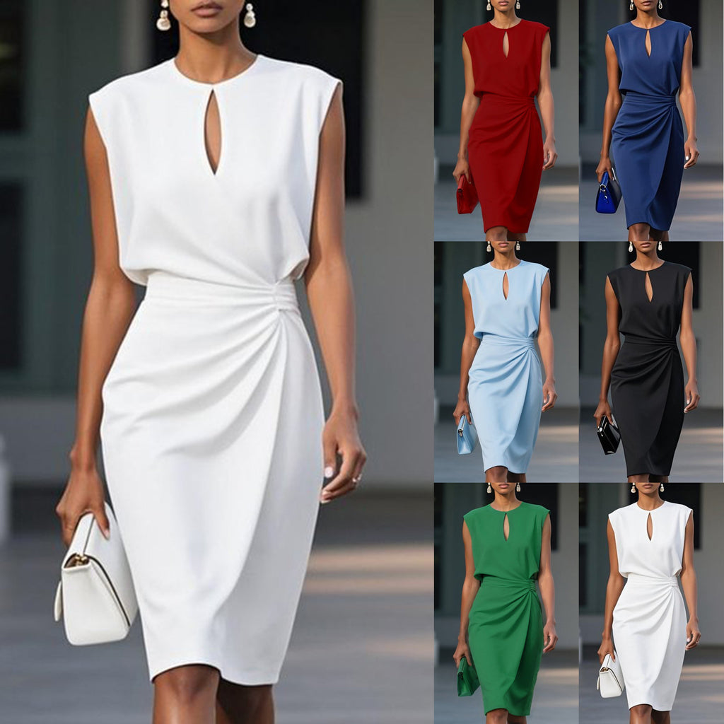 Robe pour femme unie à taille plissée, col rond et découpes.