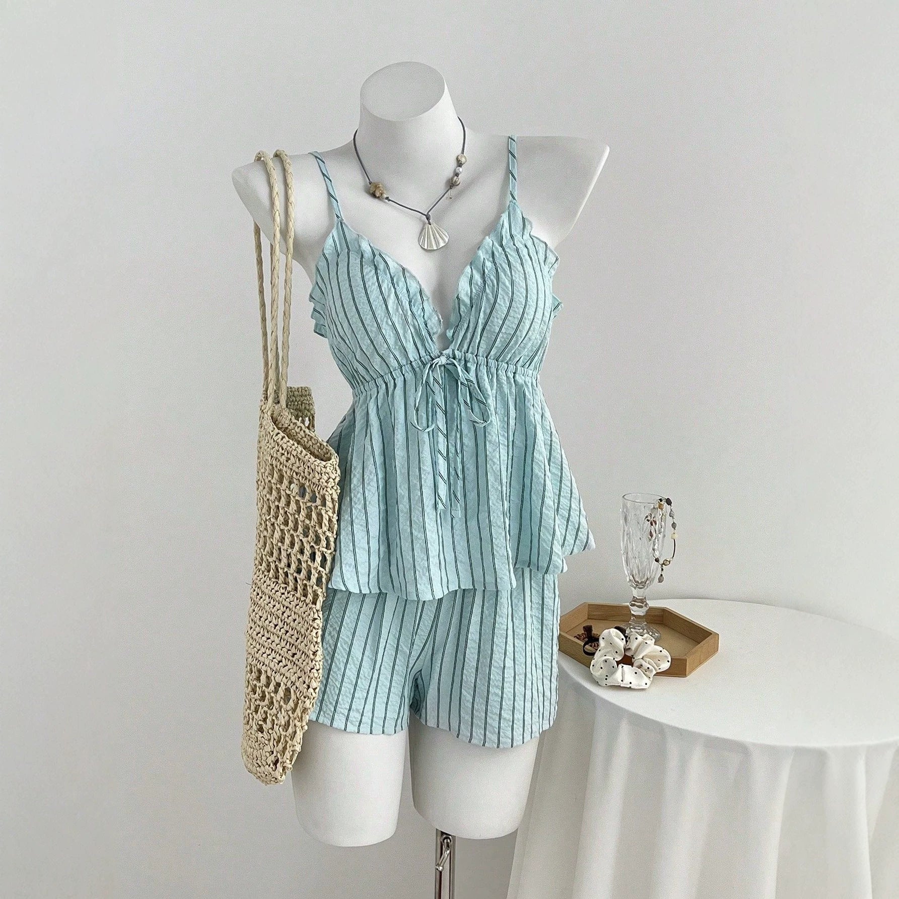Ensemble deux pièces débardeur rayé à col en V et short pour femme