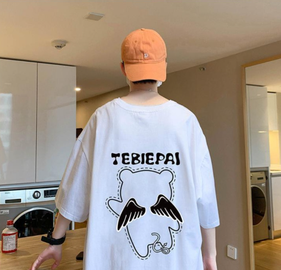 Loose-fit mid-length sleeve T-shirt