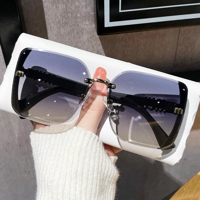 $17.44 - Trendy and minimalist women's half-rim sunglasses, adorned with fine glitter.