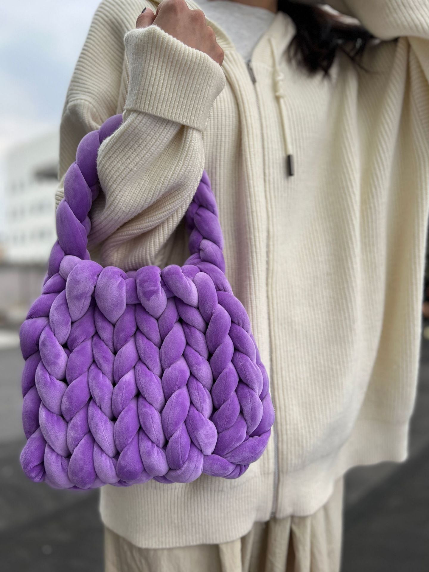 19.80 USD - Hand-woven messenger bag with a crystal velvet core.