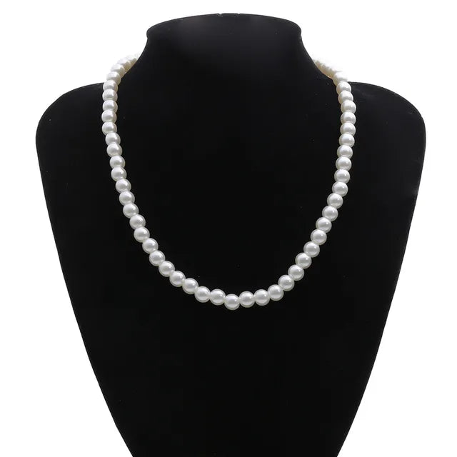 Collier ras-de-cou Ingemark Fashion multicouche en perles d'imitation blanches avec fixation métallique, large plastron, bijou pour femme charmante