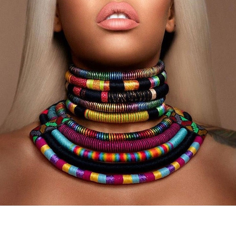 Collier tissé à la main, style africain, lignes de couleur, boucle magnétique, ensemble collier européen et américain exagéré
