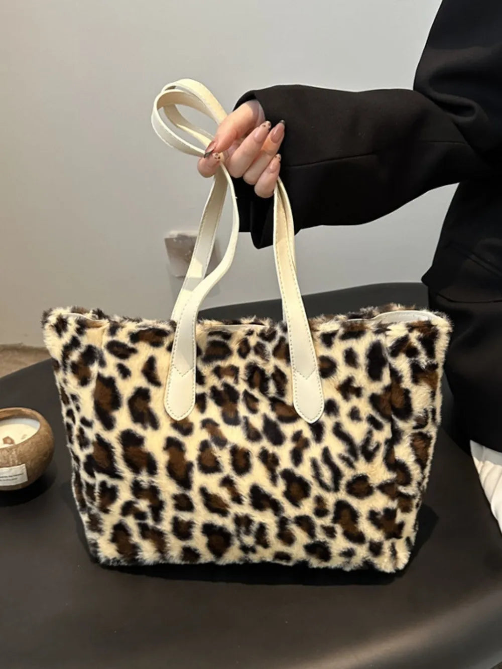 13.97 USD Sac fourre-tout léopard duveteux