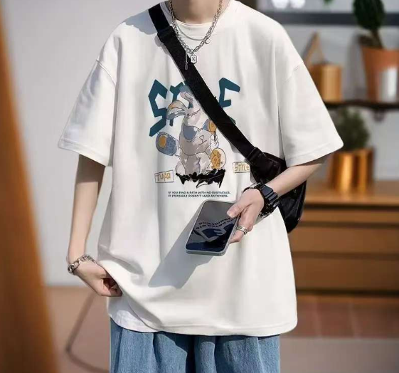Loose-fit mid-length sleeve T-shirt