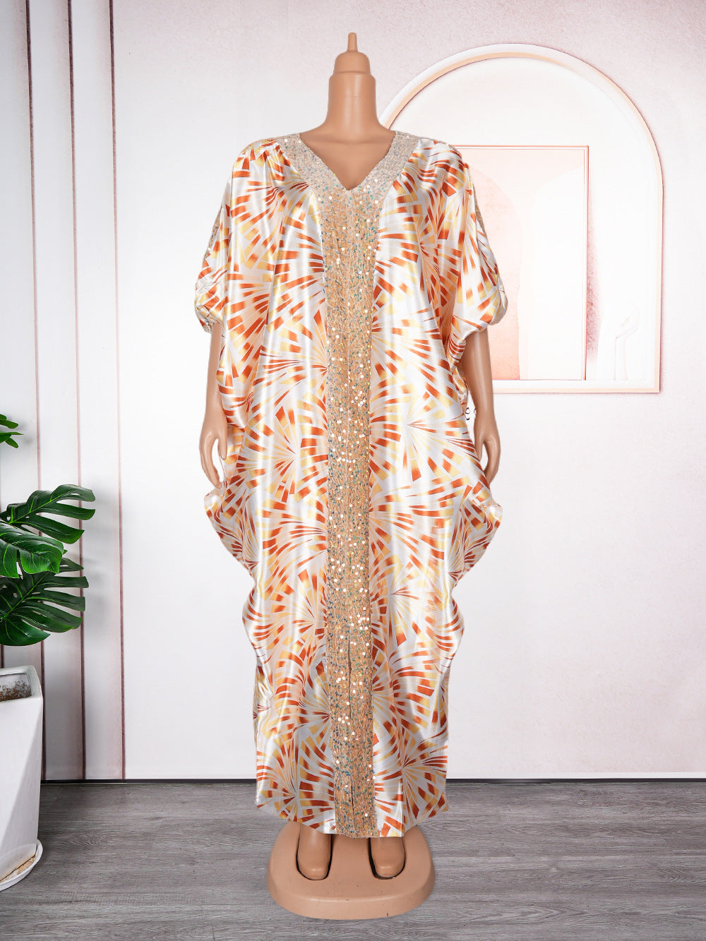 Robe africaine à motif patchwork et imprimé, avec col en V et perles