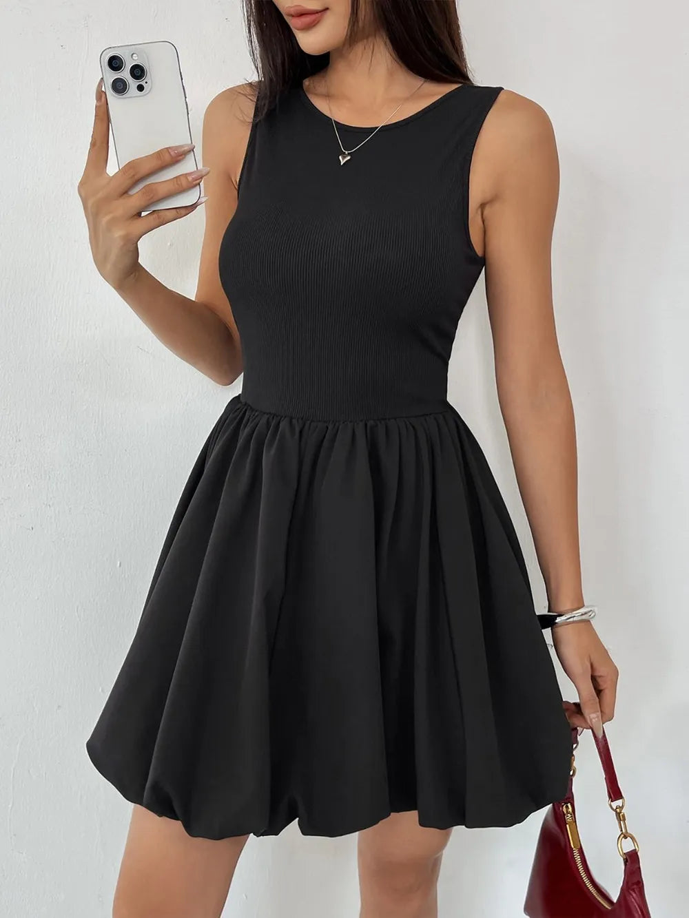 Robe mini sans manches froncée