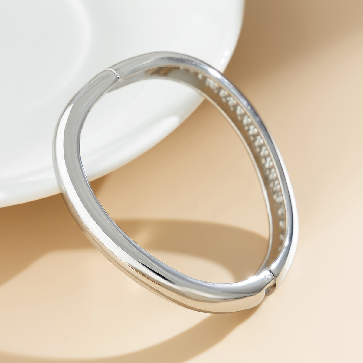 8.73/11.64 USD - Oversized diamond alloy geometric bracelet, simple and personalized concave-convex ring