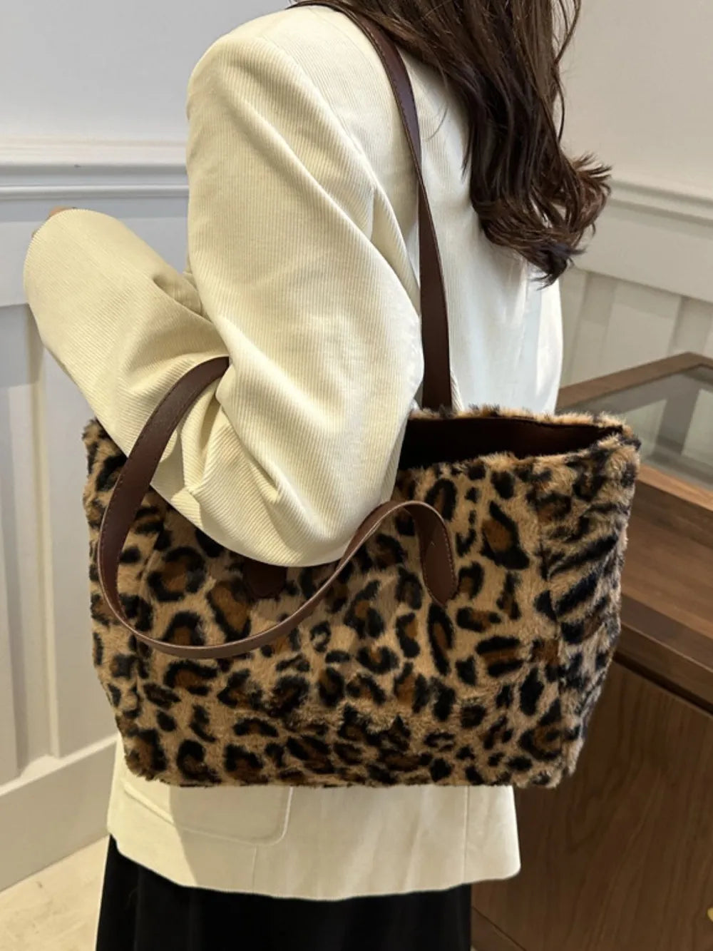 13.97 USD Sac fourre-tout léopard duveteux