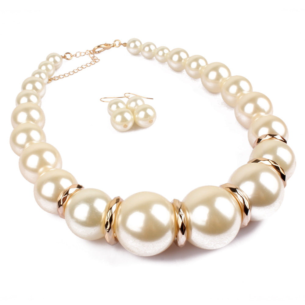 18,63 USD - Collier court à grosses perles, collier tendance personnalisé porté par les mannequins sur les podiums. Collier exagéré