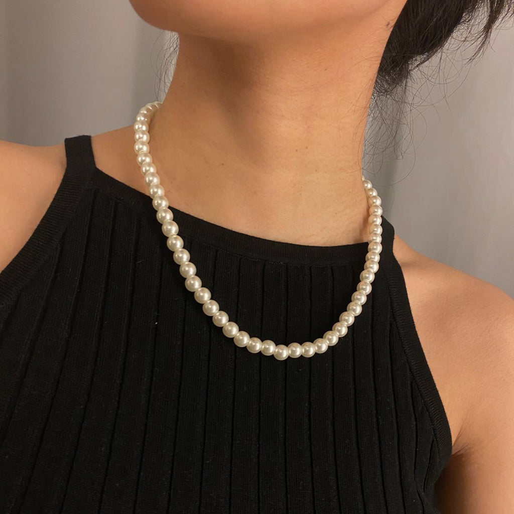 Collier ras-de-cou Ingemark Fashion multicouche en perles d'imitation blanches avec fixation métallique, large plastron, bijou pour femme charmante