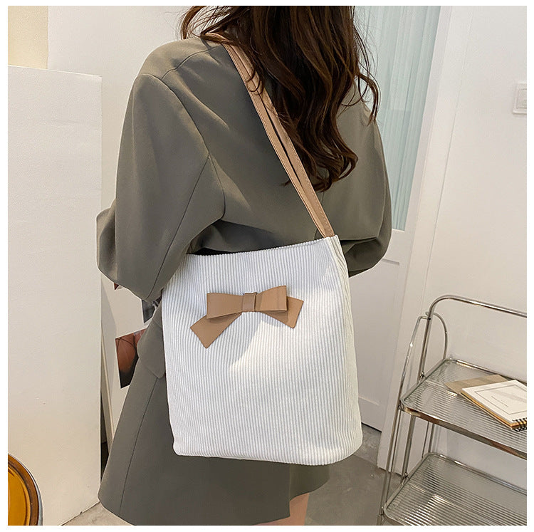 13.74 USD Sac tendance et élégant pour femme, orné d'un nœud contrasté.
