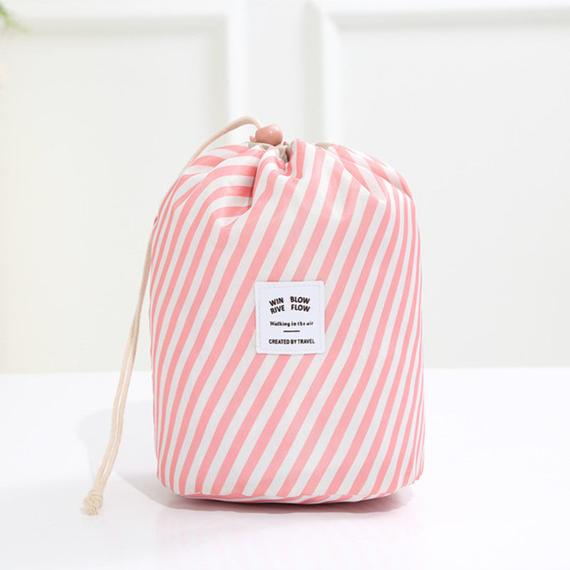13,97 USD - Trousse de maquillage ronde pour femme, idéale pour les voyages, avec compartiments pour produits de toilette.