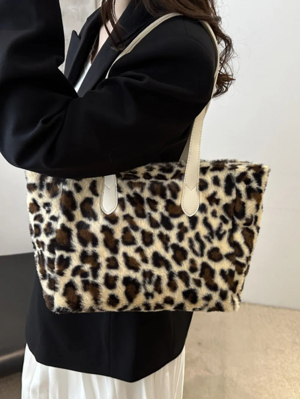 13.97 USD Sac fourre-tout léopard duveteux