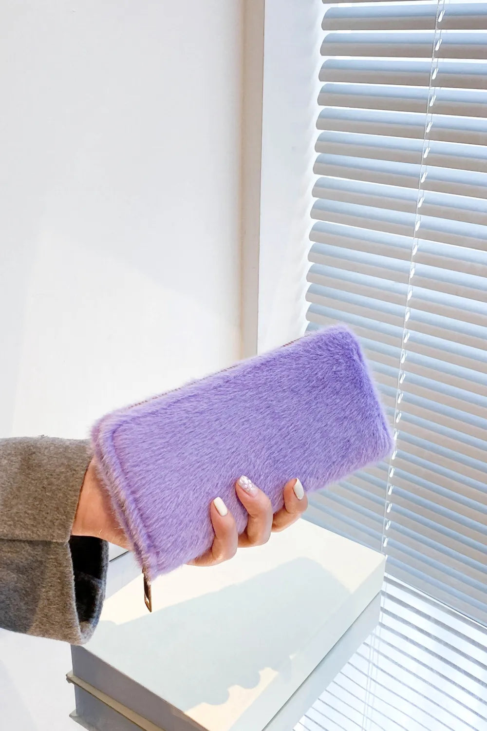 15.13 USD Portefeuille rectangulaire en peluche de couleur unie