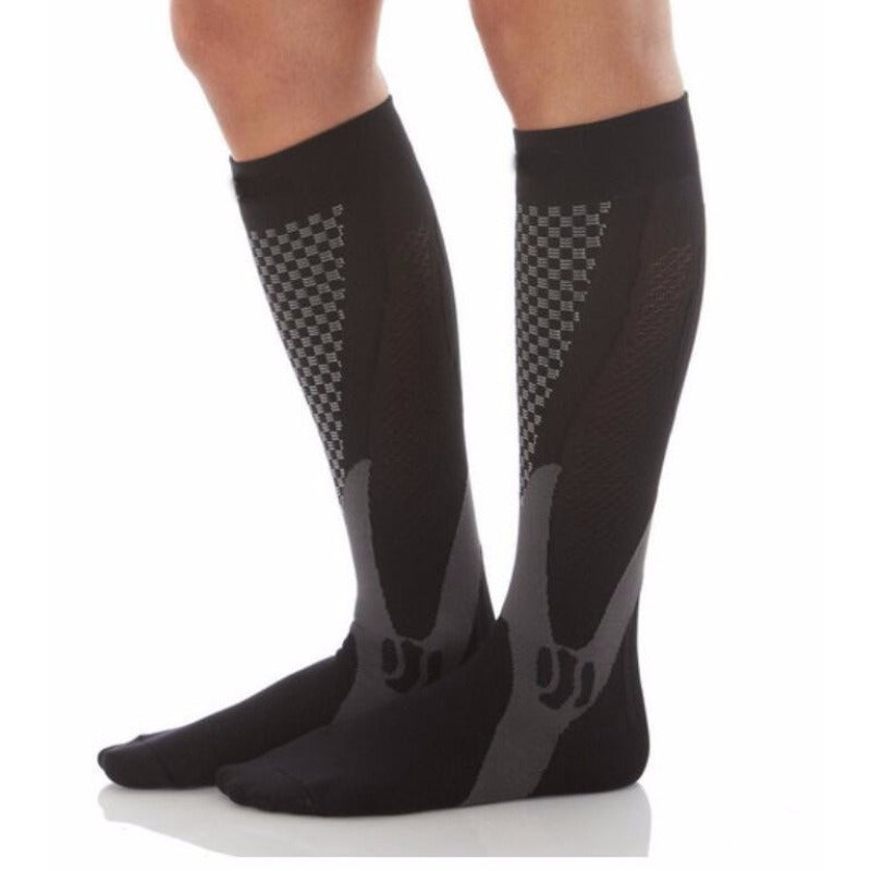 13.97 USD Chaussettes de football respirantes d'été pour hommes, chaussettes élastiques spéciales pour mollets, idéales pour la course, le fitness et le sport.