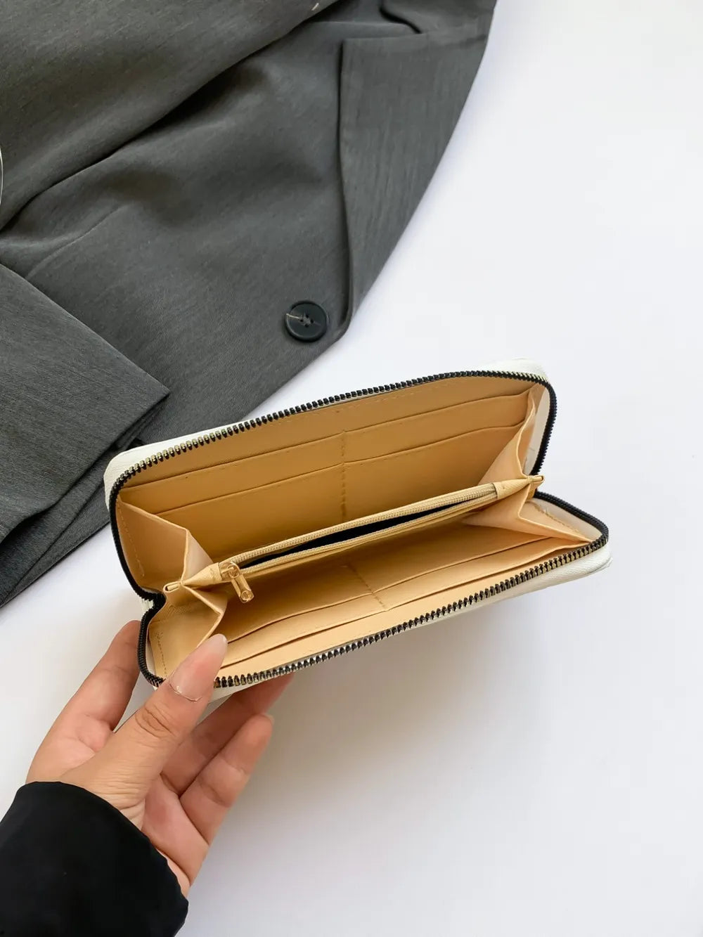 12.81 USD Portefeuille en cuir PU couleur unie