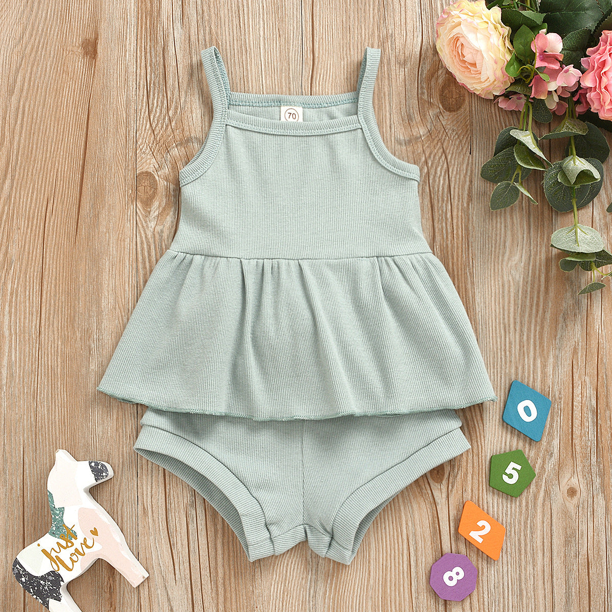13.97 USD Ensemble 2 pièces pour bébé fille (1-3 ans) : haut et short sans manches en coton biologique uni.