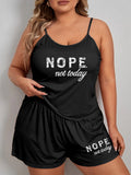 Ensemble de pyjama confortable pour femme avec imprimé lettres, short à bretelles oversize, idéal pour être porté à l'extérieur.