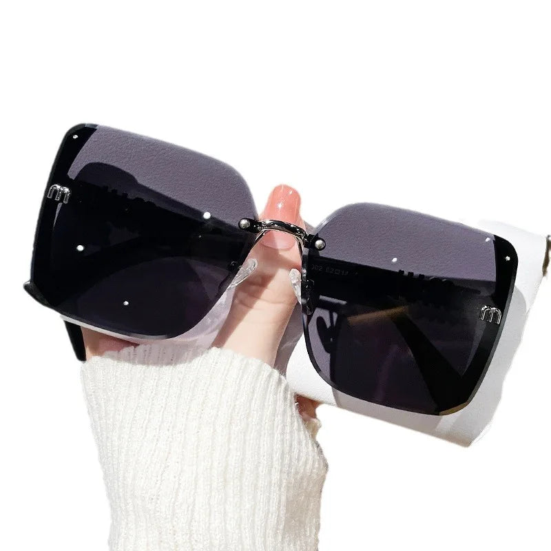 $17.44 - Trendy and minimalist women's half-rim sunglasses, adorned with fine glitter.