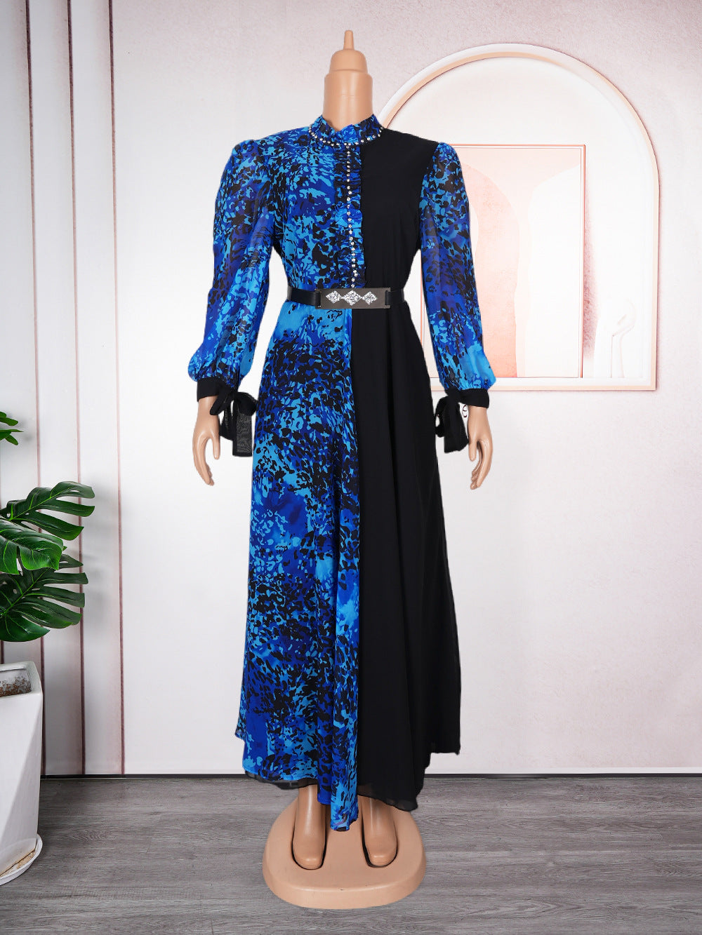 Nouvelle robe longue africaine grande taille pour femme, style décontracté et tendance, en mousseline imprimée avec jeu de couleurs contrastées.