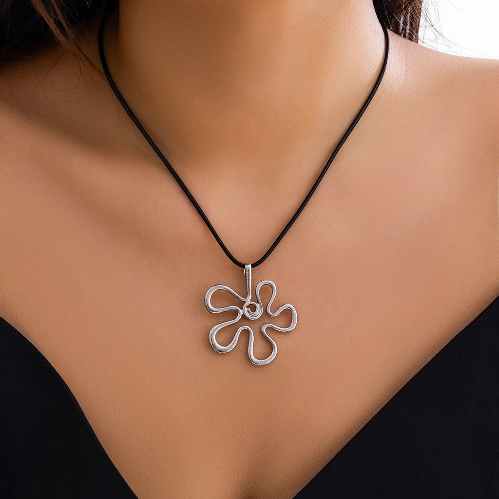 Collar retro floral femenino de cuerda negra calada, estilo versátil