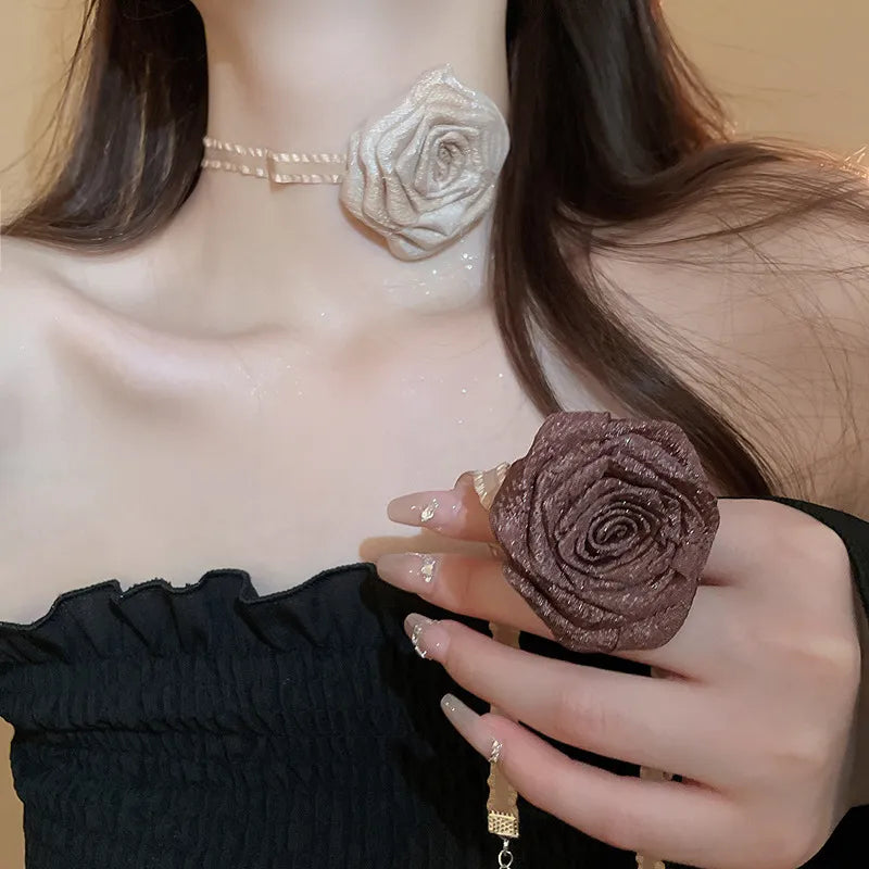 $11.88 - 3D Rose Alloy Buckle Necklace