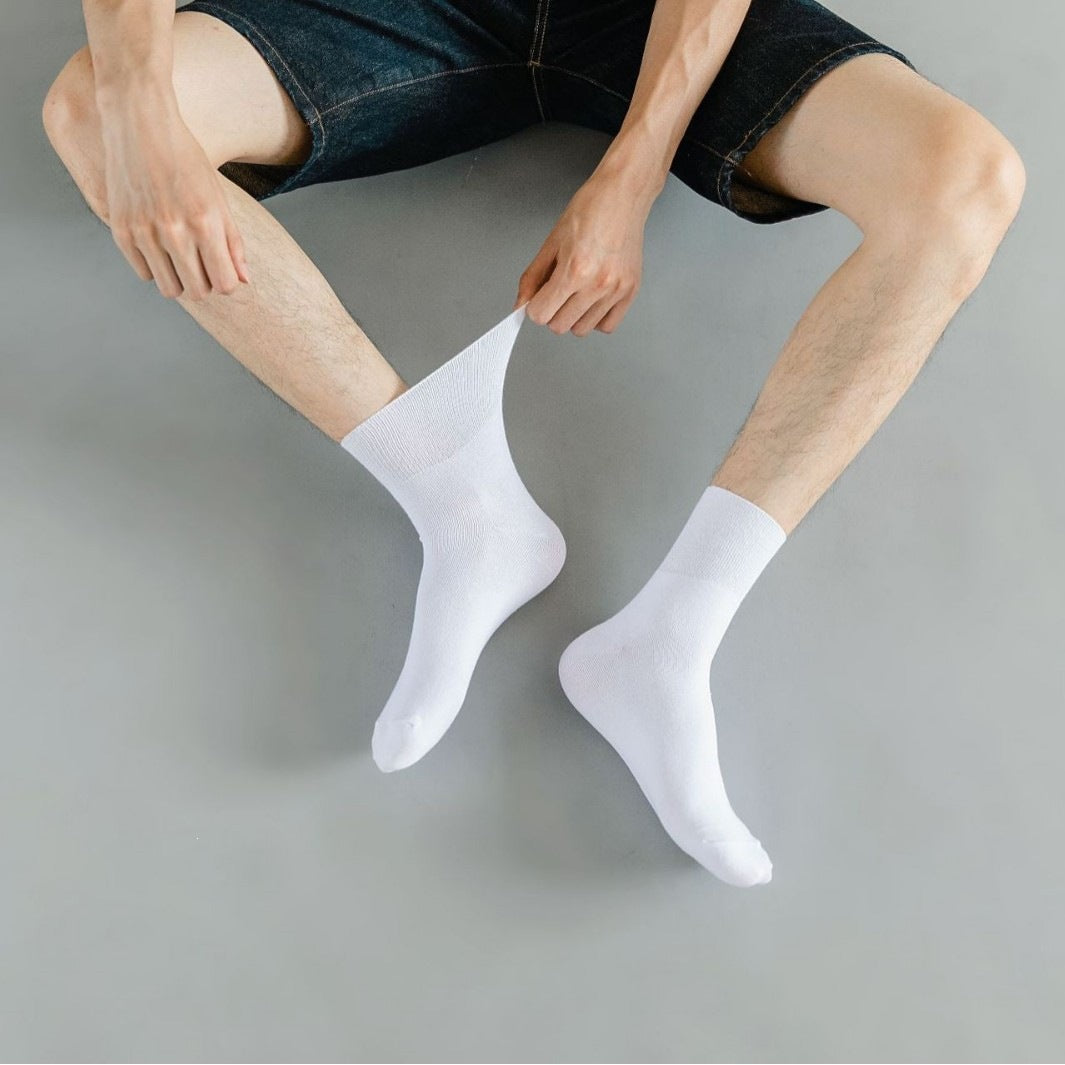 Thin, loose-fitting cotton socks for men and women