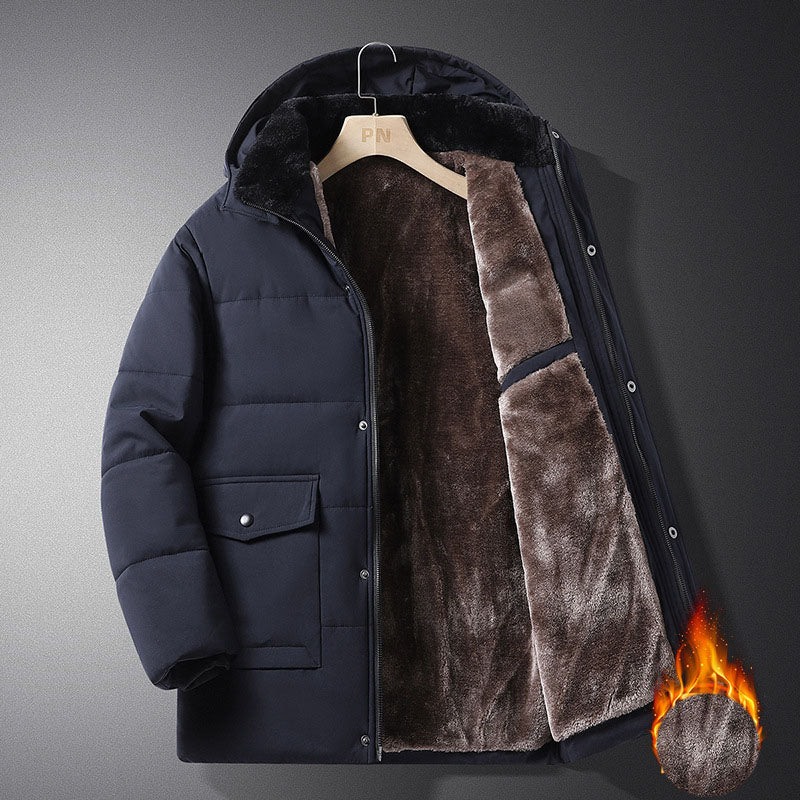 68.10 USD Manteau d'hiver pour homme, nouveau style, avec ajout de velours et de coton épais et chaud, mi-long à capuche, grandes tailles disponibles.