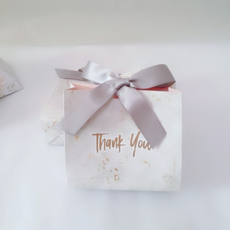 6.81 USD - Sac cadeau en papier
