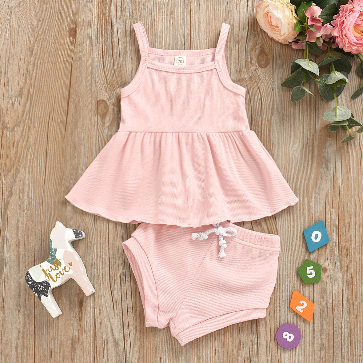 13.97 USD Ensemble 2 pièces pour bébé fille (1-3 ans) : haut et short sans manches en coton biologique uni.