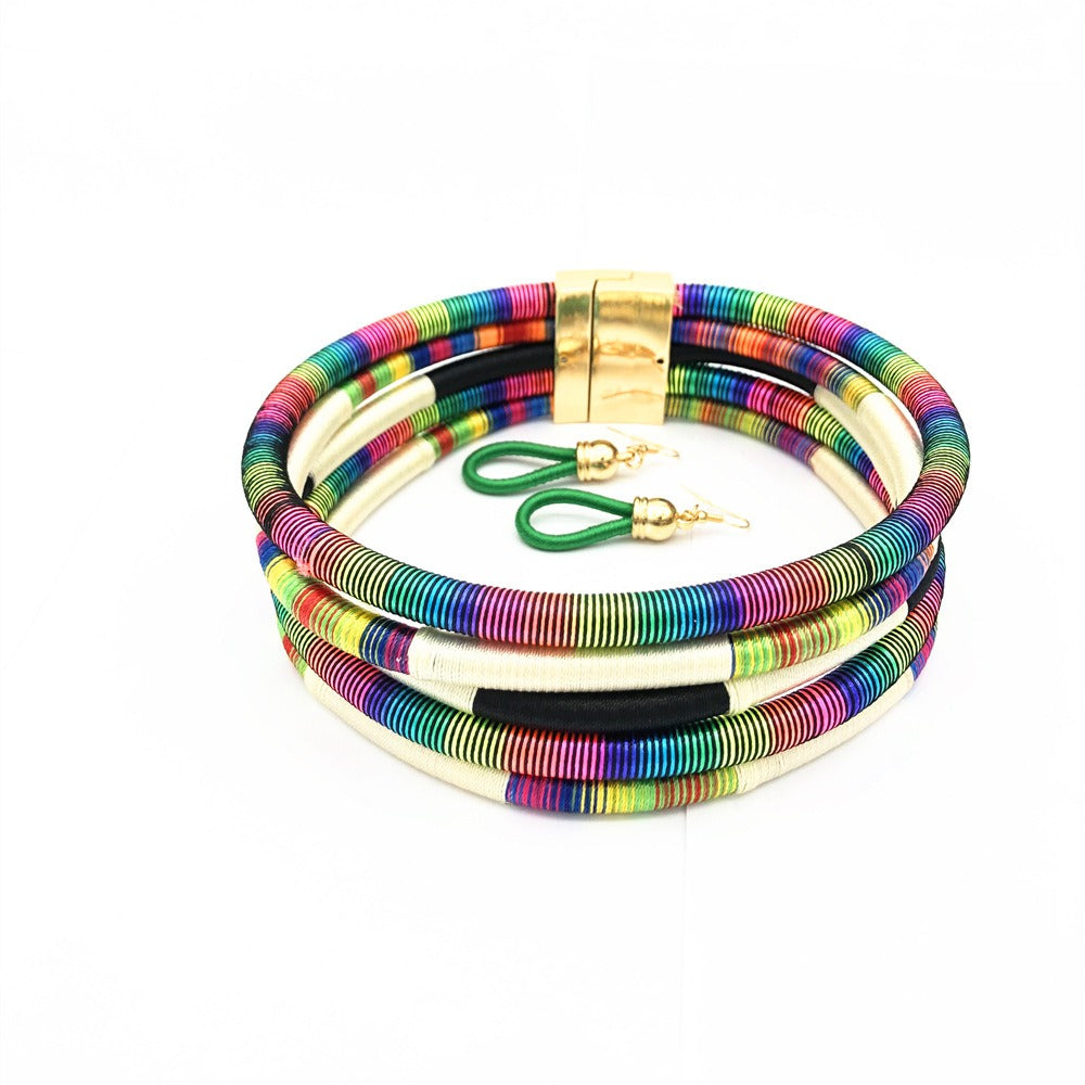 Collier tissé à la main, style africain, lignes de couleur, boucle magnétique, ensemble collier européen et américain exagéré