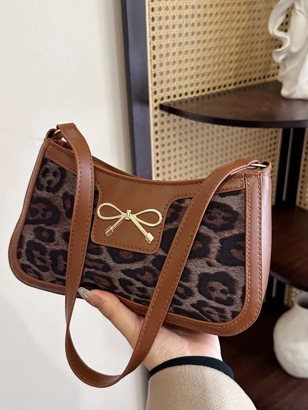 17.46 USD Sac à main en cuir PU léopard à nœud papillon