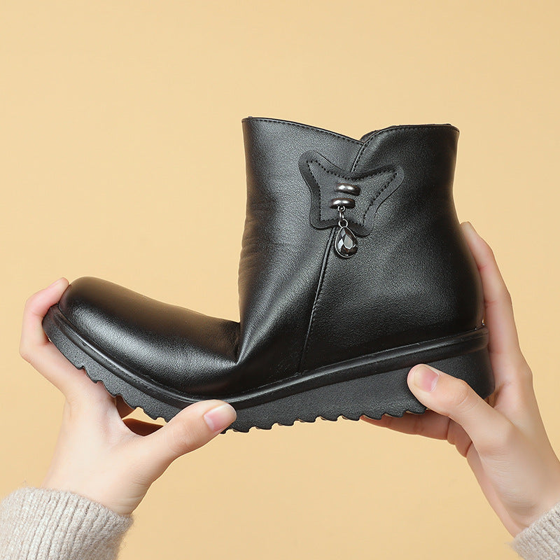 New winter flat ankle boots for middle-aged and elderly women, ideal for mothers, made of warm cotton with soft, non-slip, thick, and fluffy soles.