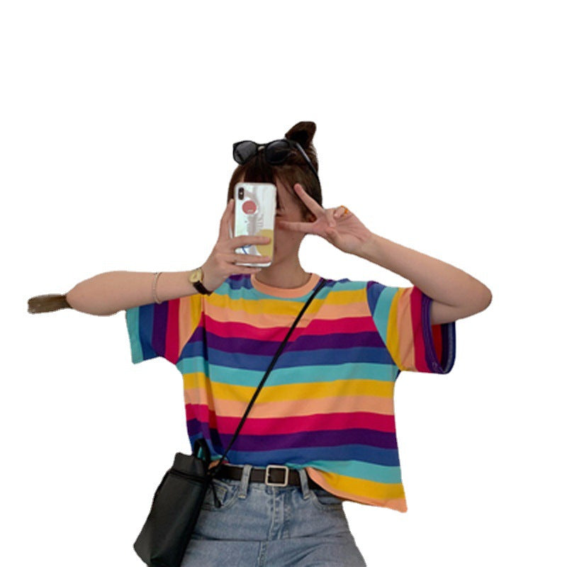 13.86 USD - Haut ample à rayures arc-en-ciel élégant, tendance été, inspiré par les influenceuses. T-shirt à manches courtes.