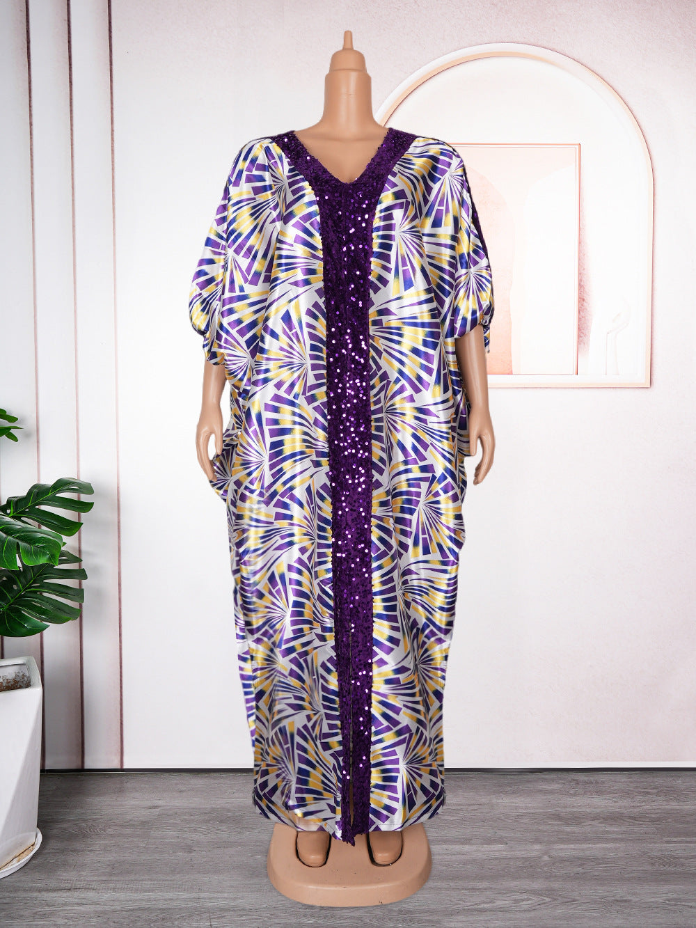Robe africaine à motif patchwork et imprimé, avec col en V et perles