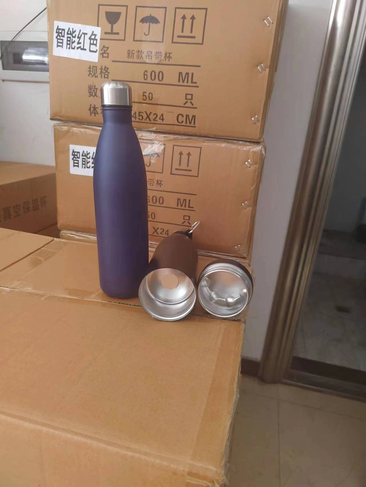 750 ml Coca-style bottle with removable bottom, outdoor sports water bottle, multifunctional stainless steel thermos.