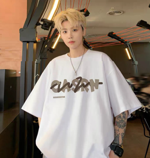 Loose-fit mid-length sleeve T-shirt