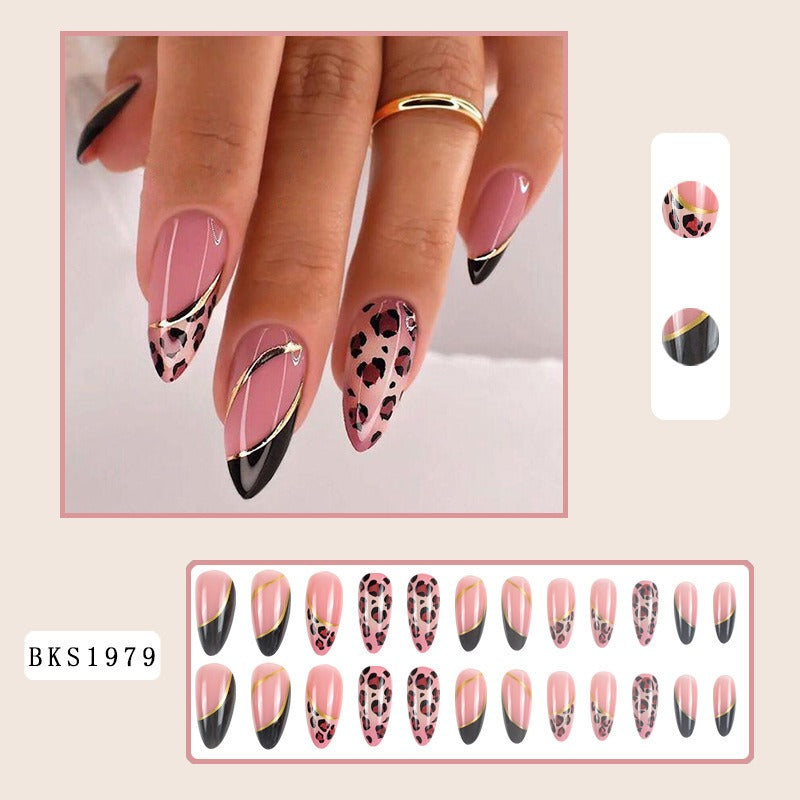 12.81 USD Manucure en amande, effet naturel, style tendance, ongles mi-longs, effet patchs.