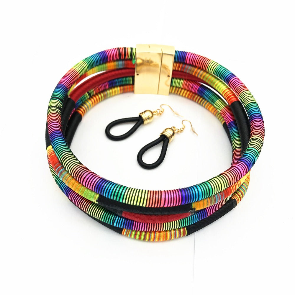 Collier tissé à la main, style africain, lignes de couleur, boucle magnétique, ensemble collier européen et américain exagéré