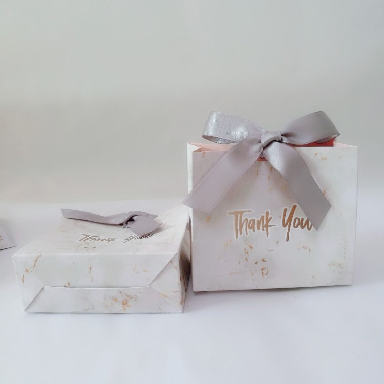 6.81 USD - Sac cadeau en papier