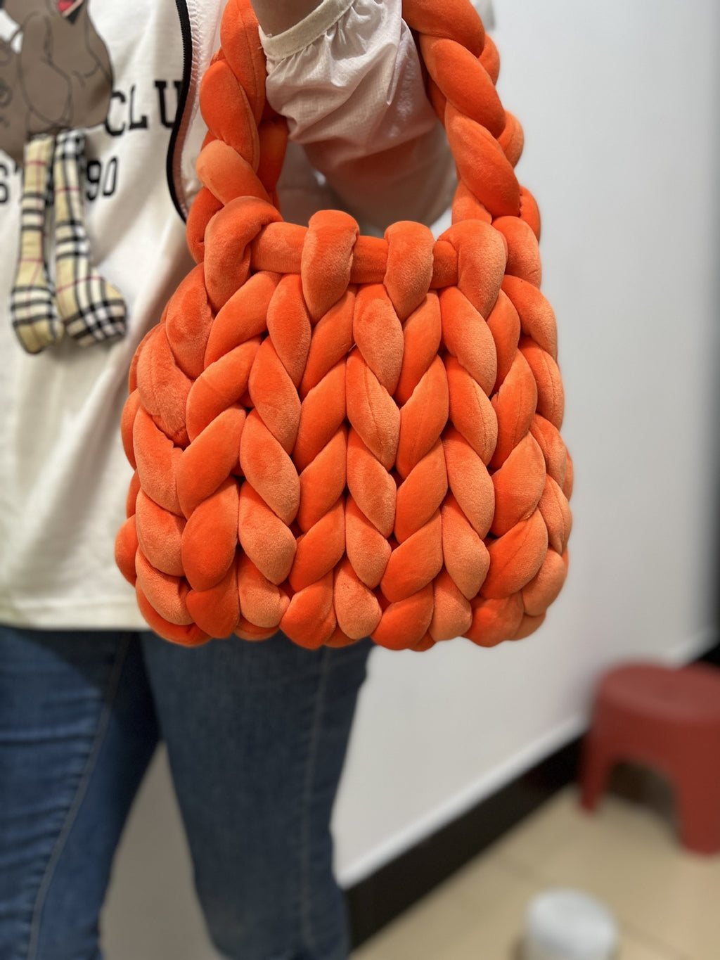 19.80 USD - Sac de facteur portatif tissé à la main avec un noyau en velours cristal.