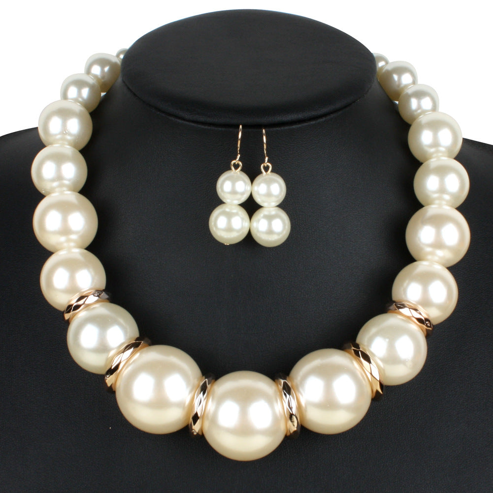 18,63 USD - Collier court à grosses perles, collier tendance personnalisé porté par les mannequins sur les podiums. Collier exagéré