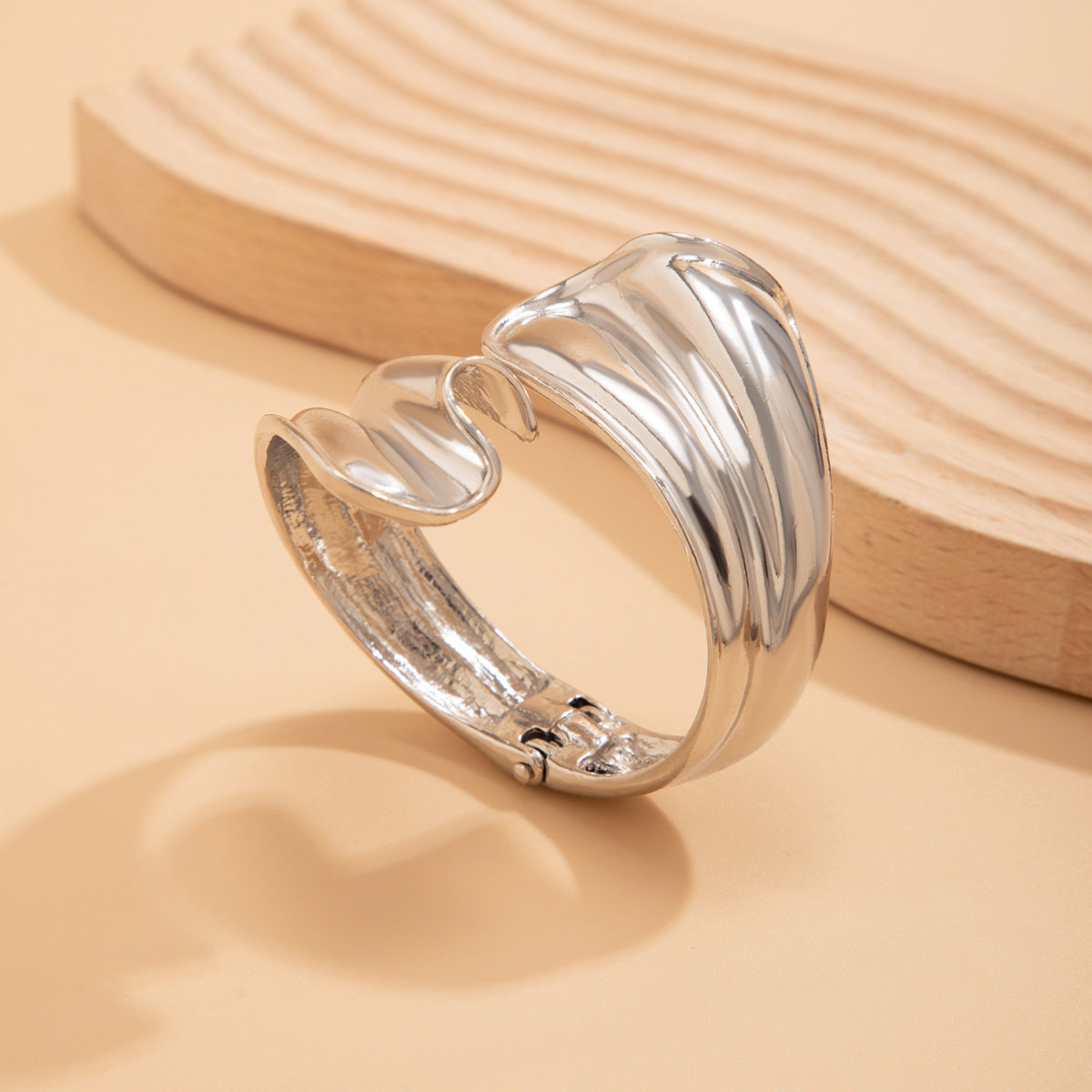 8.15/12.81 USD - Exaggerated Irregular Fold Personalized Punk Bracelet Coiled Fishtail