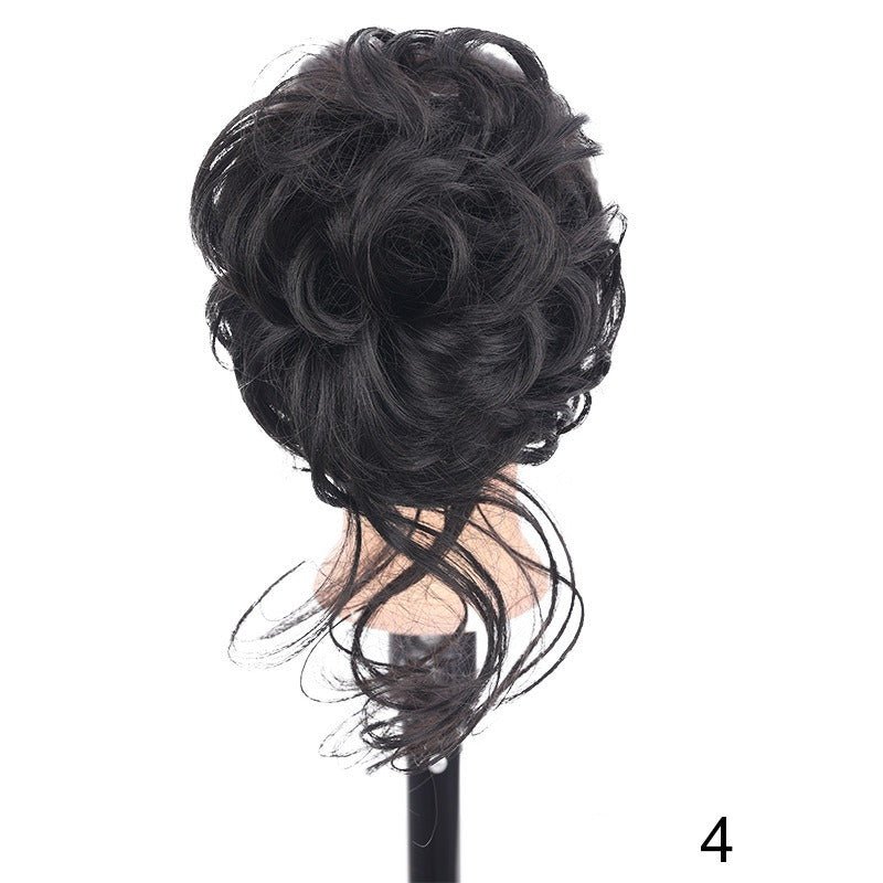 Chignon synthétique bouclé et ébouriffé sur pince (type « claw clip ») avec mèches pendantes – Postiche pour femme