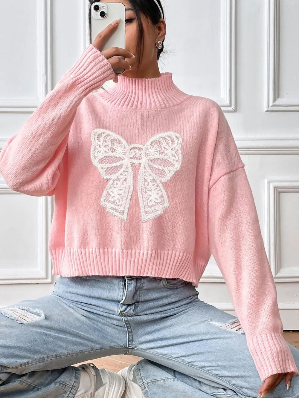 Pull à col roulé et manches longues avec nœud papillon