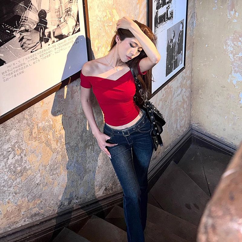 Women's Red Sexy Short Sleeve V-Neck Slim Fit Crop Top with Plunging V-Neckline
