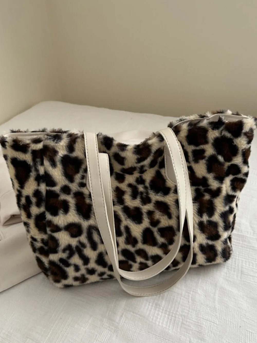 Fluffy leopard tote bag